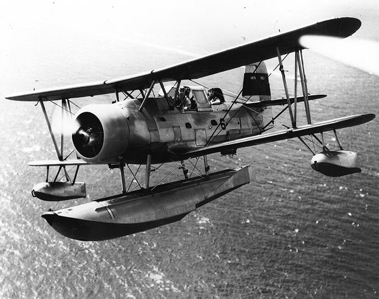 Sé que al principio de la II Guerra Mundial, habían en servicio algunos aviones biplanos (Gloster Gladiator, 31