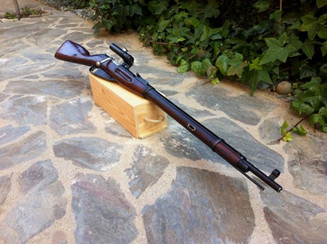 El Mosin-Nagant ..
es un rifle militar accionado por cerrojo, con cargador de cinco proyectiles, que 120