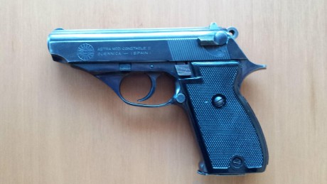 Astra Constable,semiautomatica calibre 9 corto(380) ligera y compacta copia de la walter PPK,fabricada 01