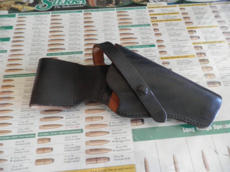 Hola a tod@s,
vendo esta funda de cuero moldeada para un revolver de 4", está practicamente nueva 11