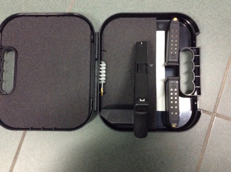 Estoy interesado en cambiar mi GLOCK 19  de 3º generación del 14/7/2014 con su caja y dos cargadores utilizada 71
