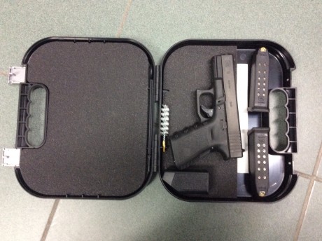 Estoy interesado en cambiar mi GLOCK 19  de 3º generación del 14/7/2014 con su caja y dos cargadores utilizada 70