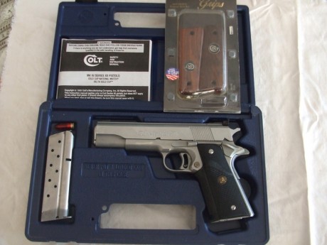 Pues vendo esta preciosidad, pertenece a una serie limitada que hizo colt para Alemania, sólo hizo 500.
Esta 02