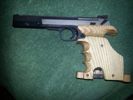 Casi sin uso pistola hammerli exxe con cahas de polimero otras artesanales, dos cargadores y maletin funciona 01