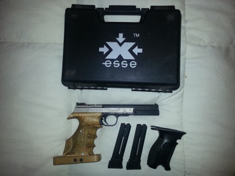 Casi sin uso pistola hammerli exxe con cahas de polimero otras artesanales, dos cargadores y maletin funciona 00