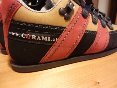  Vendo un pares de zapatos para Tiro. 

Par de zapatos  Korami , del número  37 .
Poquísimo uso (una competición), 21