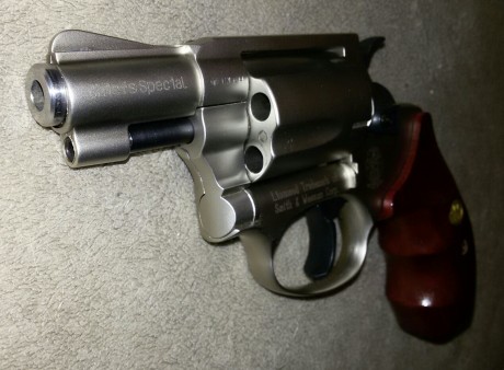   Hola a tod@s!

Vendo de mi colección particular este precioso revólver detonador en calibre .380RK. 10