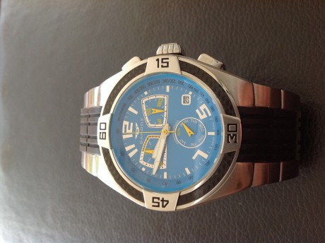 De mi colección, pongo a la venta este reloj edición Fernando Alonso.
Marca. Sandoz
Hecho en acero y caucho.
Marcha 01