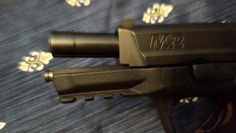 Como se puede apreciar en la foto de la rampa del cañon y en los cargadores esta pistola solo tiene mas 60