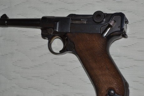 Hola a todos me han ofrecido una Luger P08, y me han surgido varias dudas después de verla y leer algunos 01