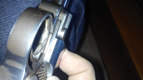 Hola a todos me han ofrecido una Luger P08, y me han surgido varias dudas después de verla y leer algunos 11