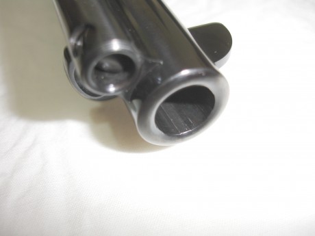 Buenas noches quería preguntar a alguien que tenga un cattleman en .45LC si el cilindro tanto en reposo 20