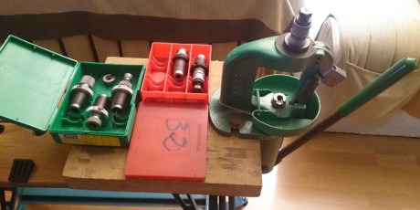 Buenos días
Por ofrecimiento a un compañero que puso un mensaje de venta, que no llevaba ni precio ni 01