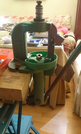 Buenos días
Por ofrecimiento a un compañero que puso un mensaje de venta, que no llevaba ni precio ni 11