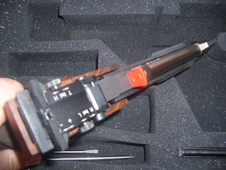 Pistola Feinwerkbau del calibre 22LR. Comprada nueva el 10/03/14. Un sólo propietario. Muy poco usada. 21