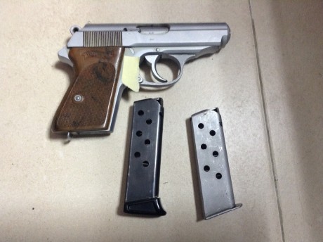 Vendo walther ppk calibre 7,65 ,dos cargadores 800 euros más gastos,
Arma en Sevilla 01