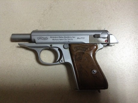 Vendo walther ppk calibre 7,65 ,dos cargadores 800 euros más gastos,
Arma en Sevilla 00
