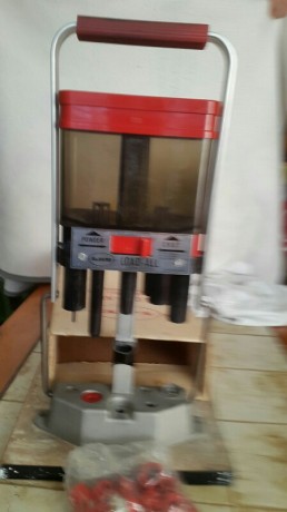 Vendo maquina de recargar cartuchos de escopeta marca Lee por retirarme de la recarga. El precio es de 12