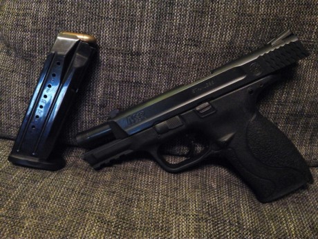 Un amigo me ha pedido que anuncie su pistola  S&W MP-9 

El arma para el que no la conozca es muy 02
