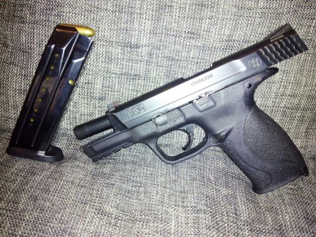 Un amigo me ha pedido que anuncie su pistola  S&W MP-9 

El arma para el que no la conozca es muy 01