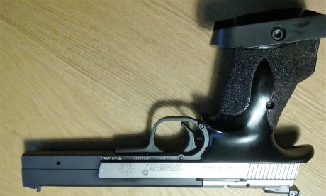 400€ + portes
Hammerli Xesse sport cal 22 en optimo estado, contrapeso original de acero 100 gms. muy 00
