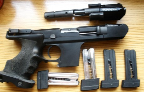 Un compañero del clud, me pide que le gestione la venta de su pistola HAMMERLI SP 20 calibre 22 Lr. y 02