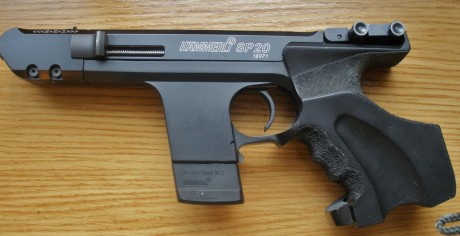 Un compañero del clud, me pide que le gestione la venta de su pistola HAMMERLI SP 20 calibre 22 Lr. y 11