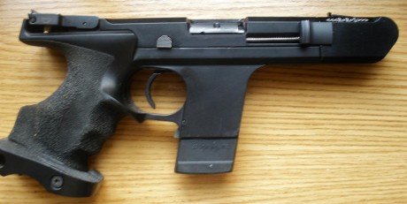 Un compañero del clud, me pide que le gestione la venta de su pistola HAMMERLI SP 20 calibre 22 Lr. y 10