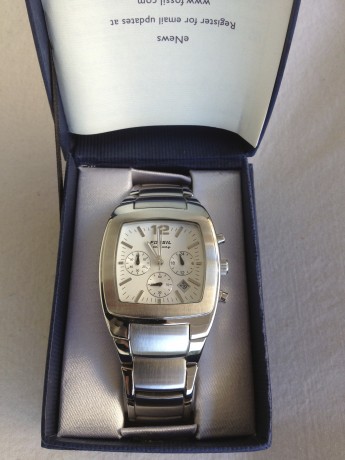 Vendo reloj  CRONÓGRAFO FOSSIL Speedway , sumergible 10 metros, movimiento cuarzo, caja entera/corona/pulsadores 00