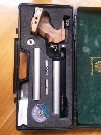 Vendo pistola competición Steyr LP50 en estado impecable. Dos botellas. Dos cargadores de 5 disparos y 01