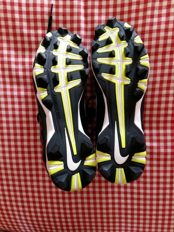 Vendo por error de modelo. A estrenar. Talla 43. 55€ portes incluidos a la peninsula. No me deja poner 21