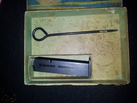 Por haber vendido la Star Super S pongo a la venta : cargador,  baqueta y caja.
Lugar: Lleida
Precio 45€ 01