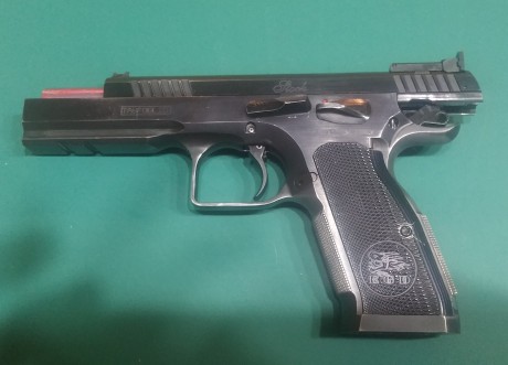 Hola un compañero del club me ha encargado que le venda su Tanfoglio stock III.
Tiene dos temporadas de 10