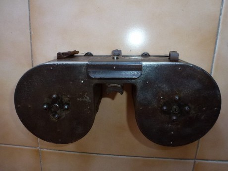 Hola.
Vendo cargador doble de tambor para la ametralladora alemana MG-15 como las que participaron en 12