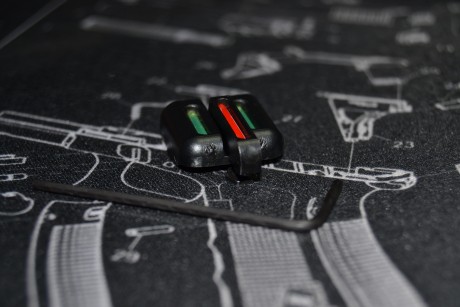 Hola amigos, pongo a la venta elementos de puntería para Glock 17. Los he tenido puestos 6 meses. Pero 00