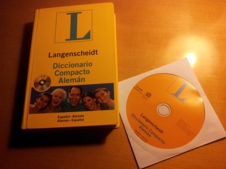 Vendo diccionario de  Alemán-Español  Lagenscheidt.
Completamente nuevo, con CD incluido.

 Precio : 12 00