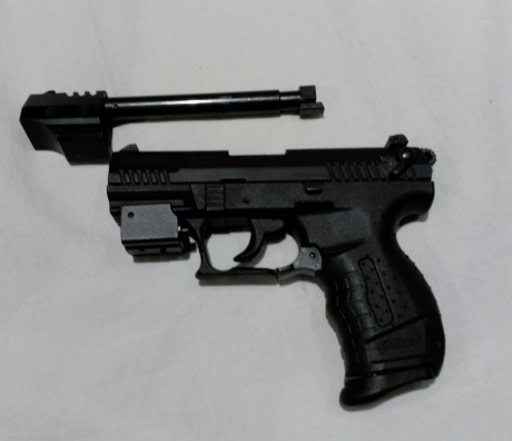 Vendo pistola Walther P22 con dos cañones, uno corto y el Target. Va con maletin y dos cargadores. 
La 02
