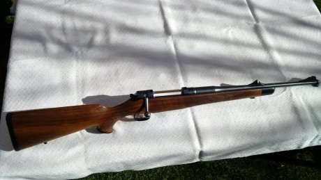 Hola, pongo a la venta el siguiente rifle:
Mauser M03 Trail en calibre 308 Win. con la culata de madera. 00