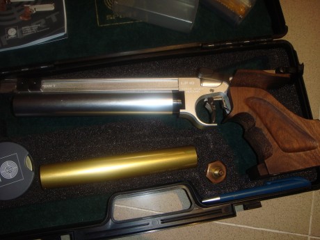 Hola estou vendendo minha Steyr LP10 com cacha tamanho L, com botijas de 2014, posso enviar fotos por 01