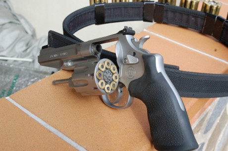 Vendo revólver Smith Wesson 627 Performance Center con tambor d 8 recamaras del .357/38. Y equipo de I.P.S.C.,cinturon 01