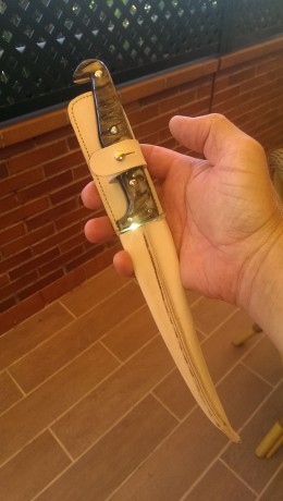 Un cuchillo, aunque no muy visto, de todos conocido, es el Macho Riojano.
Un cuchillo que se usaba tanto 52