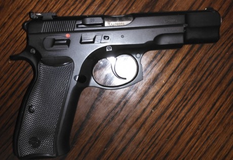 Buenas tardes compañeros:
Se vende pistola cz 85 Combat sin apenas uso, soy su primer propietario, se 00
