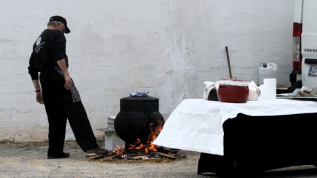 A tiros por supuesto

   Hoy llego a la galería de Náquera para hacer unos tiros con la Vostok y pasar 100