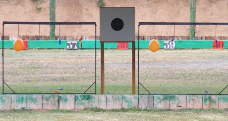 A tiros por supuesto

   Hoy llego a la galería de Náquera para hacer unos tiros con la Vostok y pasar 151