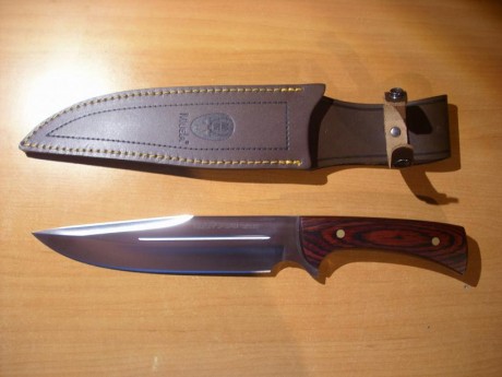 Hola!!!

Vendo cuchillo Muela Jabalí.

Hola enteriza en acero inoxidable 440  Molibdeno Vanadio. 
Cachas 40