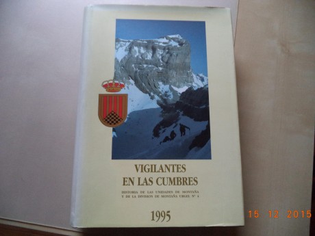 Vendo libro "Vigilantes en las cumbres. Historia de las unidades de montaña y de la División de Montaña 50