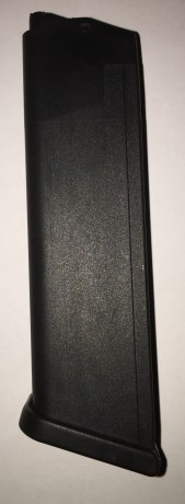 Se venden cargadores Glock 17 (se dispone de dos unidades), para 17 cartuchos del calibre 9 mm Pb.
Están 01