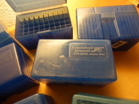 Me sobran seis cajas plásticas para munición de arma larga.
Son  Franford Arsenal  y están en muy buen 02