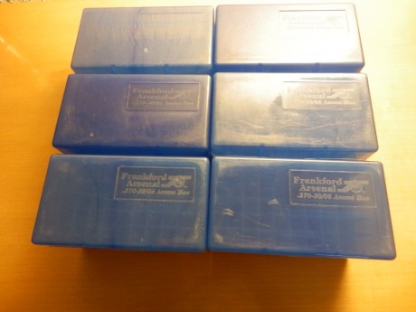 Me sobran seis cajas plásticas para munición de arma larga.
Son  Franford Arsenal  y están en muy buen 00