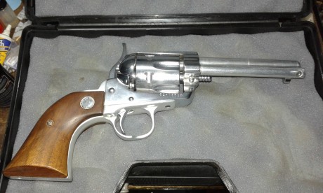 Vendo material para la practica de Fast Draw consistente en

DUAL CONTEST TIMER MODEL T-2000 A  DON FAITH 00